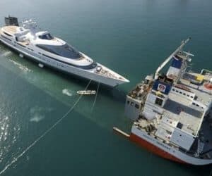 megayacht Yas