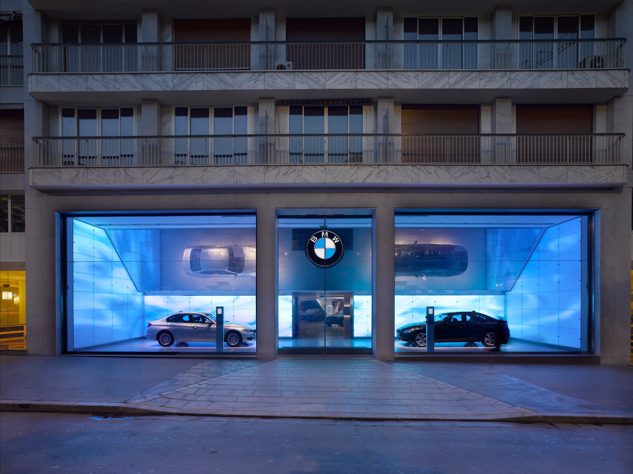 BMW Brand Store George V Paris