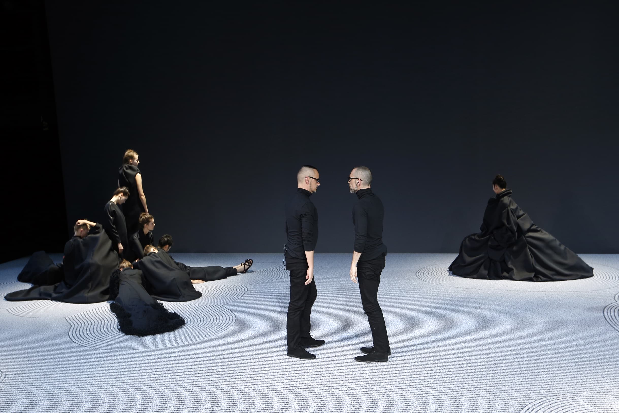 Dutch fashion designer Rolf Snoeren (R) and Viktor Horsing (C) stand next to models presenting their creations during the Viktor&Rolf Haute Couture Fall-Winter 2013/2014 collection show, on July 3, 2013 in Paris. AFP PHOTO/FRANCOIS GUILLOT