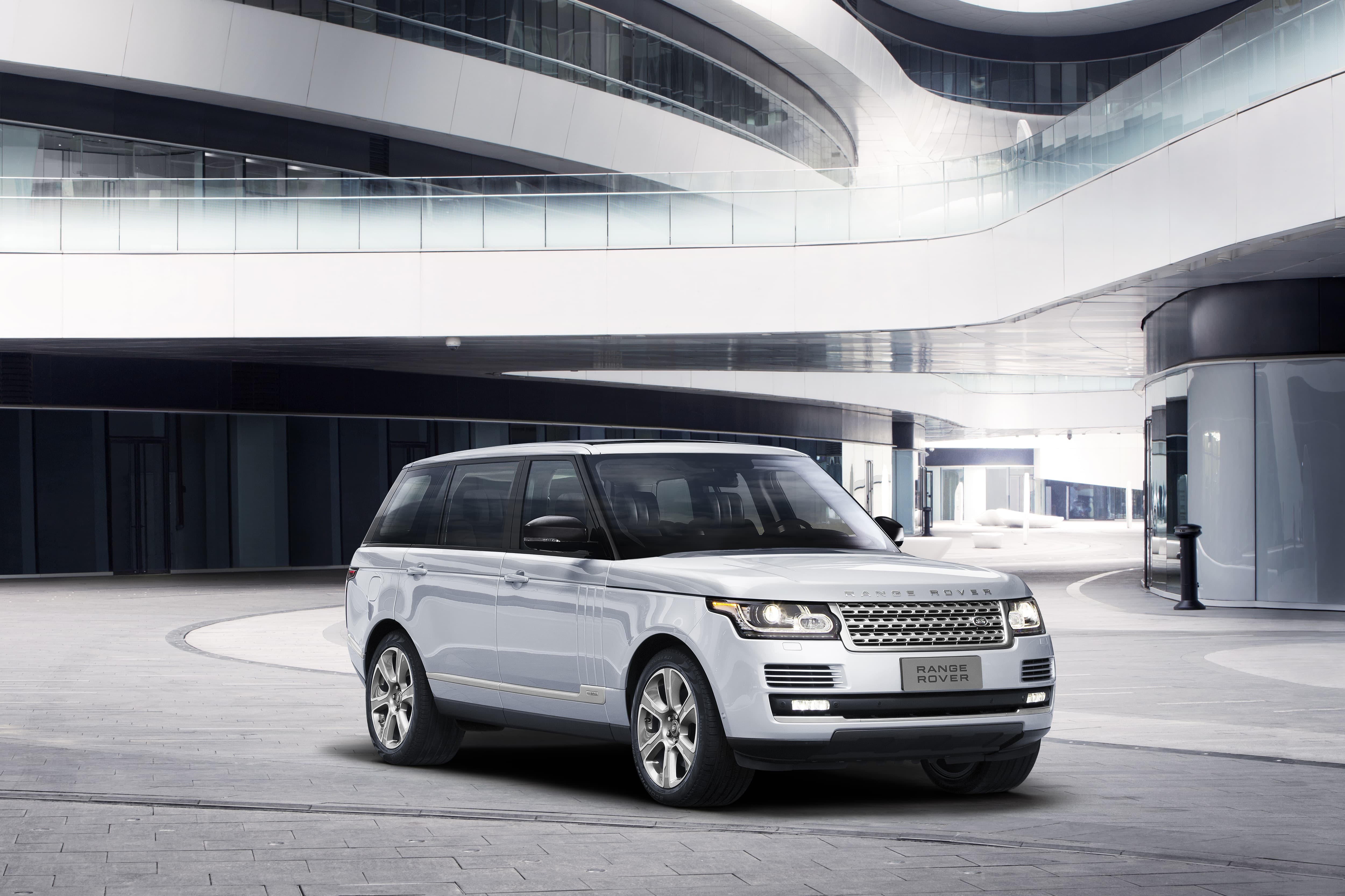 Range Rover Hybrid Long Wheelbase