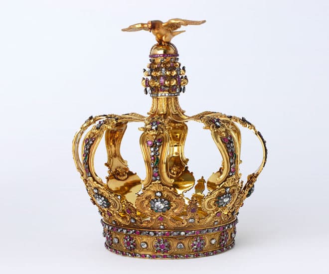 Crown made of diamonds