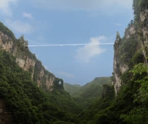 glass-bottomed bridge