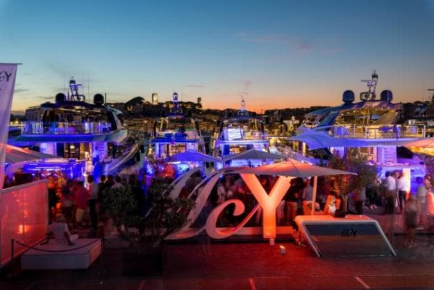 Most evenings finished with social events, especially on Friday, which had extended opening hours until 10.00pm although many parties lasted beyond that