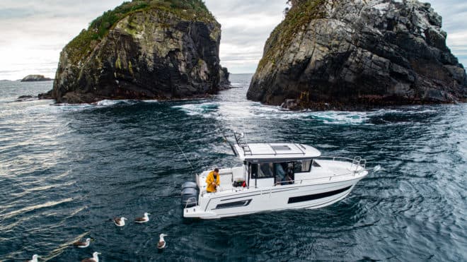 Spectacular scenery and lots of wildlife are part of the experience of Stewart Island, which is separated from the South Island by the Foveaux Strait