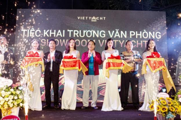 Vietyacht founder Duc Thuan Nguyen (second left) launches the Ha Long City showroom