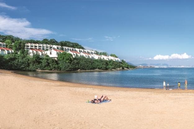Overlooked by seaside residences, Tai Pak Beach is a short walk from the Discovery Bay ferry pier