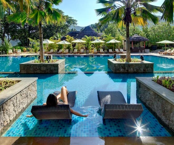 Story Seychelles Poolside