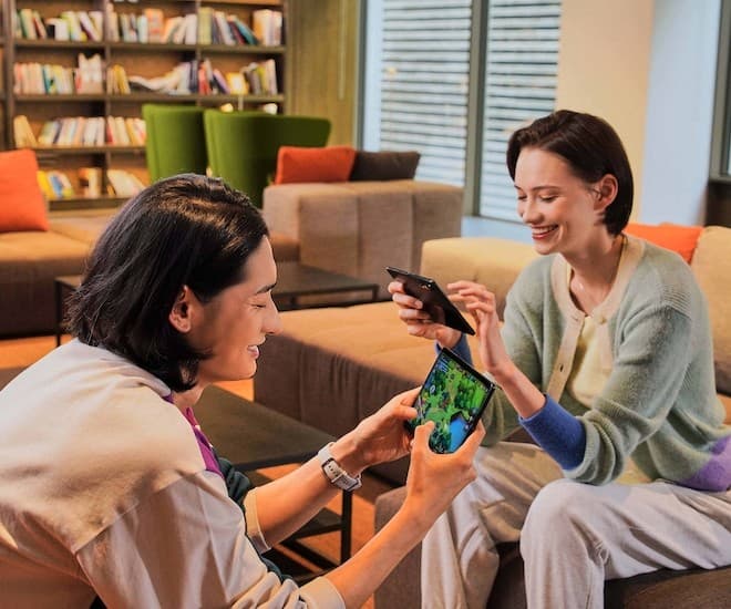 Samsung Galaxy Z Fold3 5G Lifestyle shot