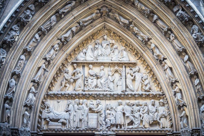 notre dame sculptures