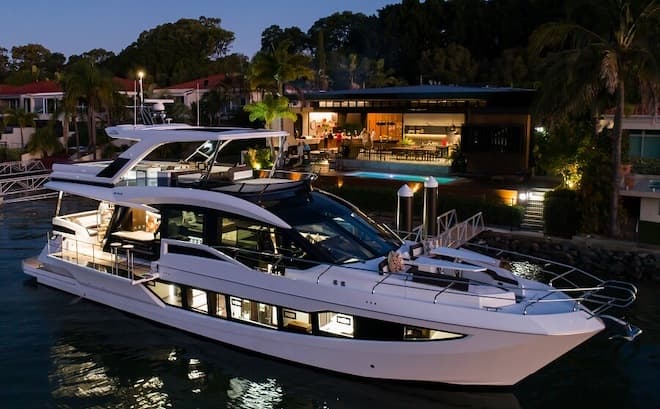 Galeon 640 Fly, night view