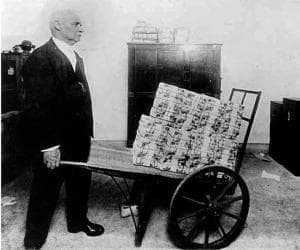 Germany 1923 Hyperinflation, using wheelbarrow as wallet