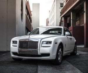 rolls royce ghost in alley