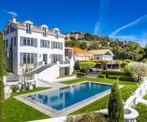 Cannes villa with Mediterranean view