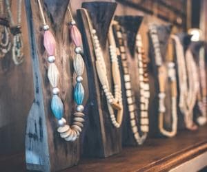 necklaces, accessories