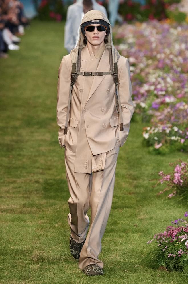 Dior Spring Summer 2023 Menswear Runway Look 1 Urban Outdoor Wear