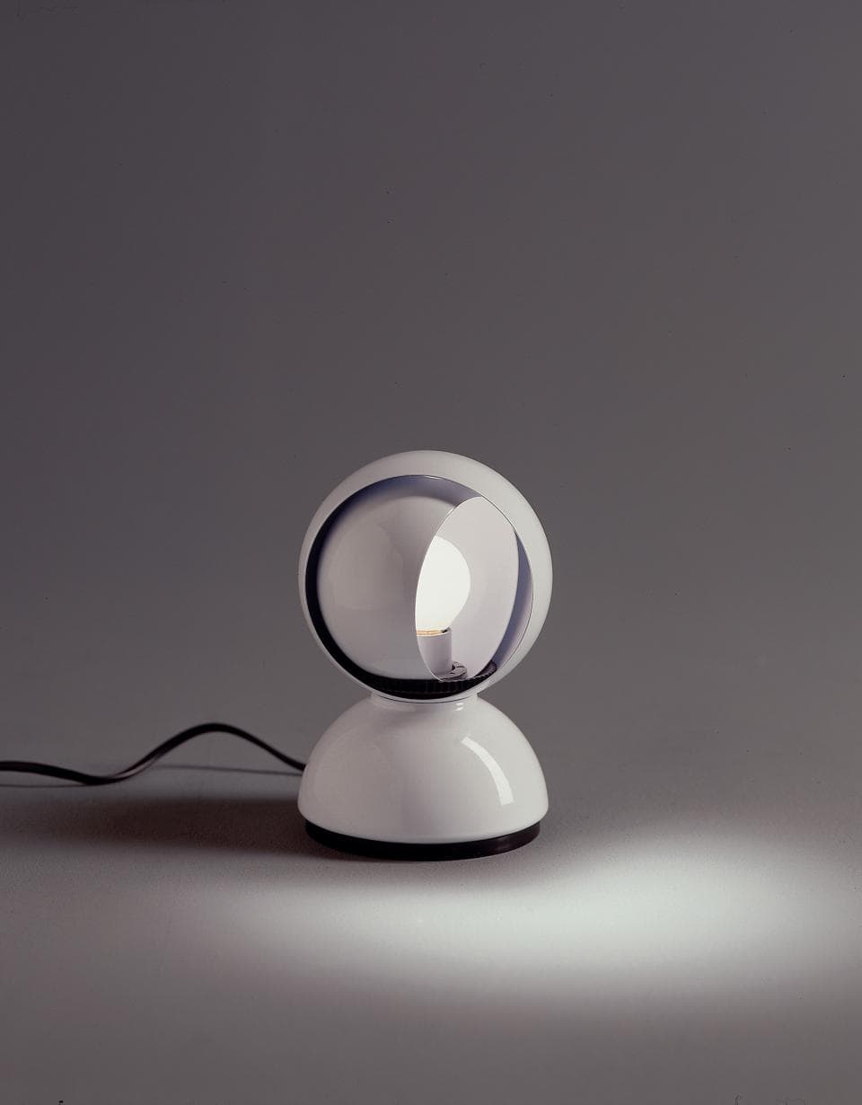 Eclisse lamp. Image: Artemide.