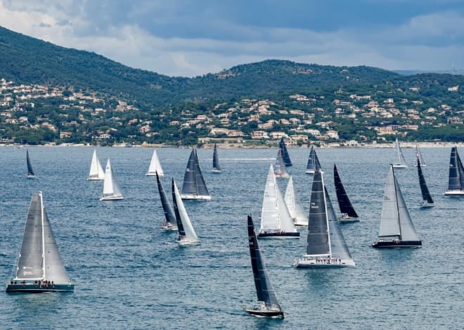 Rolex, Giraglia, Red Bandit, Carl-Peter Forster, victoire, Black Jack, Peter Harburg, Australie, Alfa Romeo 2, Esimit Europa 2, Reichel/Pugh, honneur de la ligne, Magic Carpet Cubed, Sir Lindsay Owen-Jones, Wallycento, Saint-Tropez, rocher de la Giraglia, Gênes, France, Corse, Italie, Yacht Club Italiano, YCI, Société Nautique de Saint-Tropez, Yacht Club de France, Yacht Club Sanremo