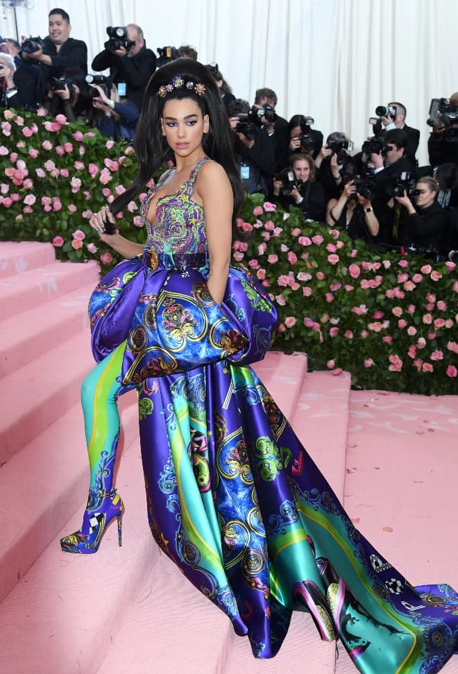 DUA LIPA PAISLEY PURPLE LIME GREEN TEAL AQUAMARINE VERSACE MET GALA 2019 CAMP NOTES ON FASHION