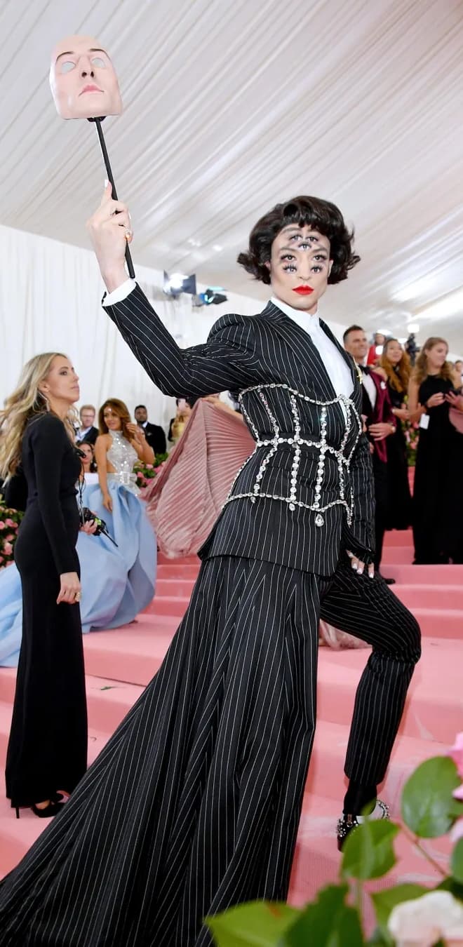 EZRA MILLER CAMP NOTES ON FASHION MET GALA 2019 BURBERRY