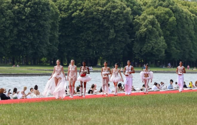 JACQUEMUS VERSAILLES SUMMER FALL 2023 RIVER POND BOAT RUNWAY
