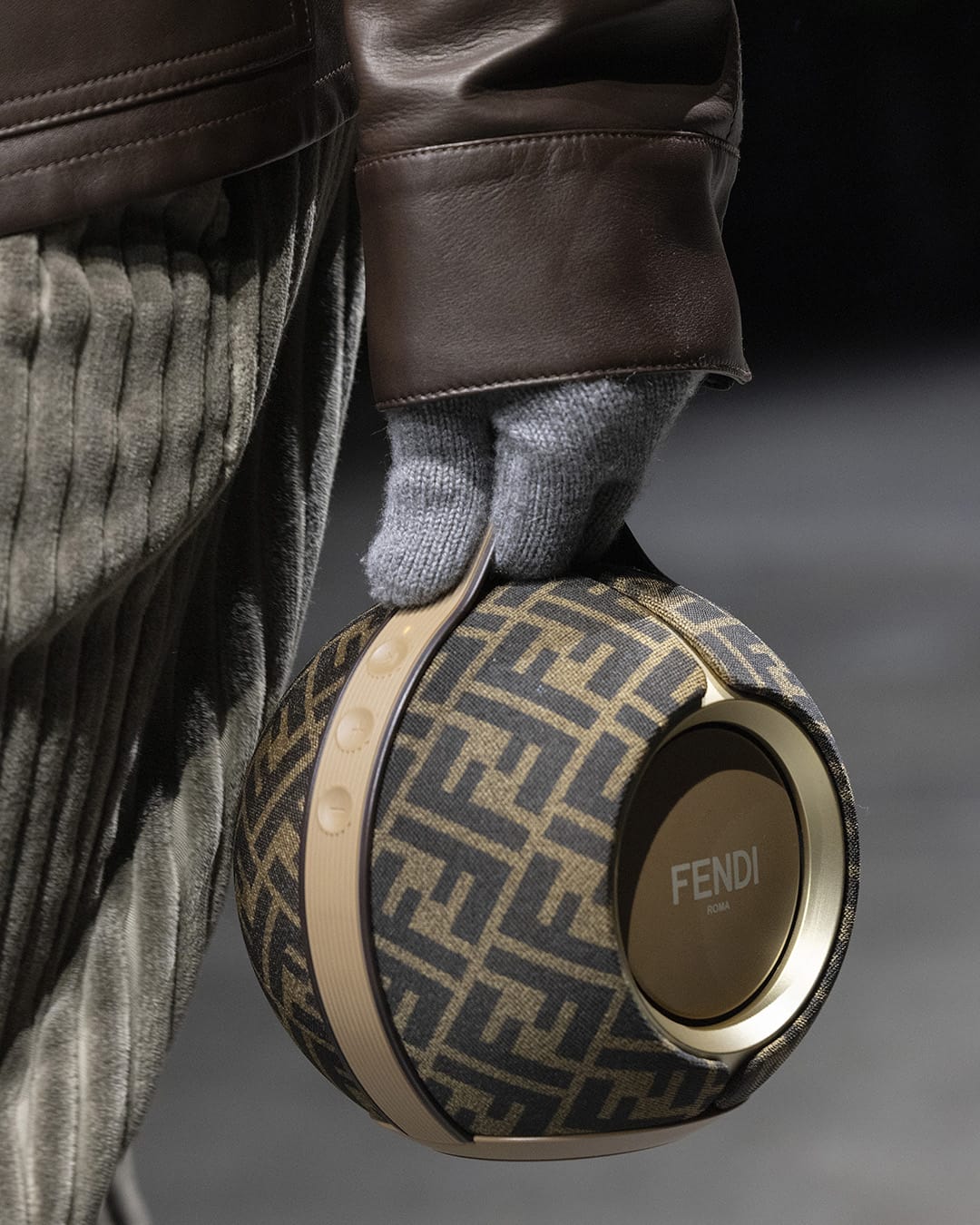 FENDI ワイヤレスBluetoothイヤホン Listen in Style With the Fendi x Devialet Mania - LUXUO