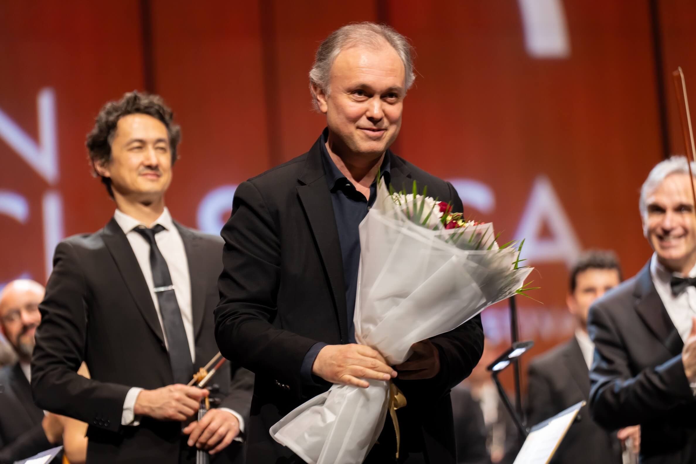 Alexey Shor en el escenario después de una actuación