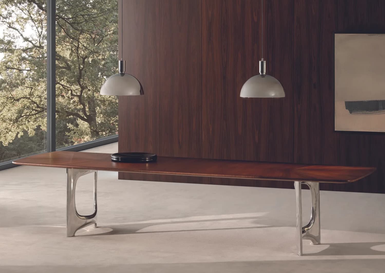 Mesa Minotti "Blaine" con base de aluminio fundido. Imagen: Minotti. 