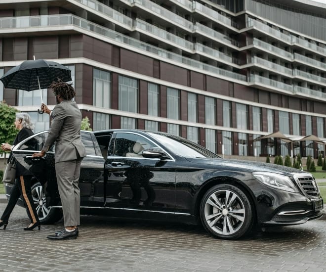 Why Discerning Travelers Choose Private Chauffeur Service in Paris (And What Sets the Best Apart)
